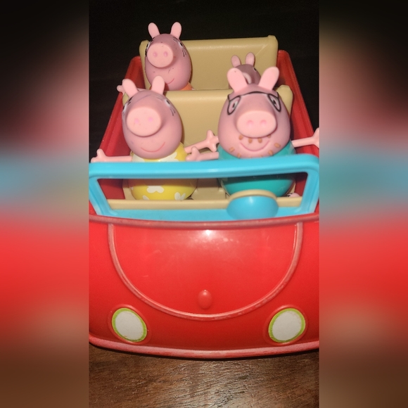 Peppa Pig Sounds Convertible Family Car with 4 Figures - Picture 3 of 5